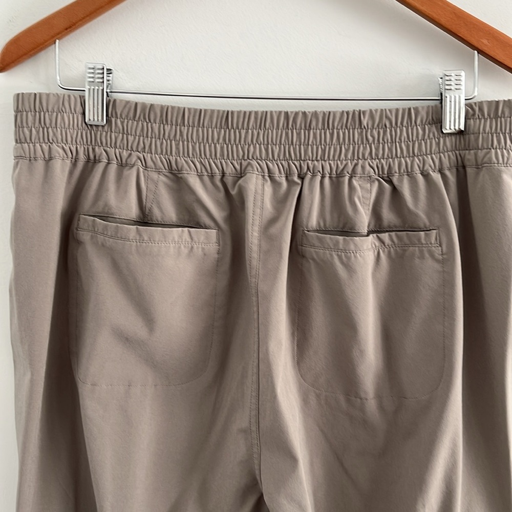 Athleta‎ Taupe Cargo Pants elastic waist great for Pilates and yoga - Picture 5 of 7